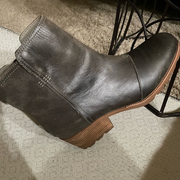 Stylish Light Brown/Gray Sorel Ankle Boots - Picture 1 of 5